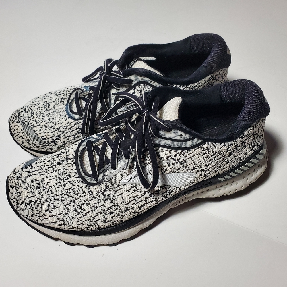 Brooks Adrenaline GTS 20 Womens Running Oreo